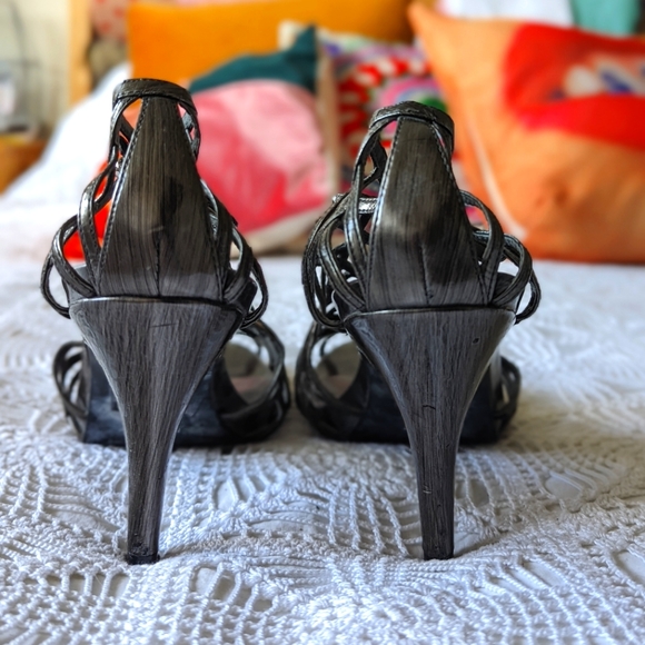 High heels - Picture 3 of 5